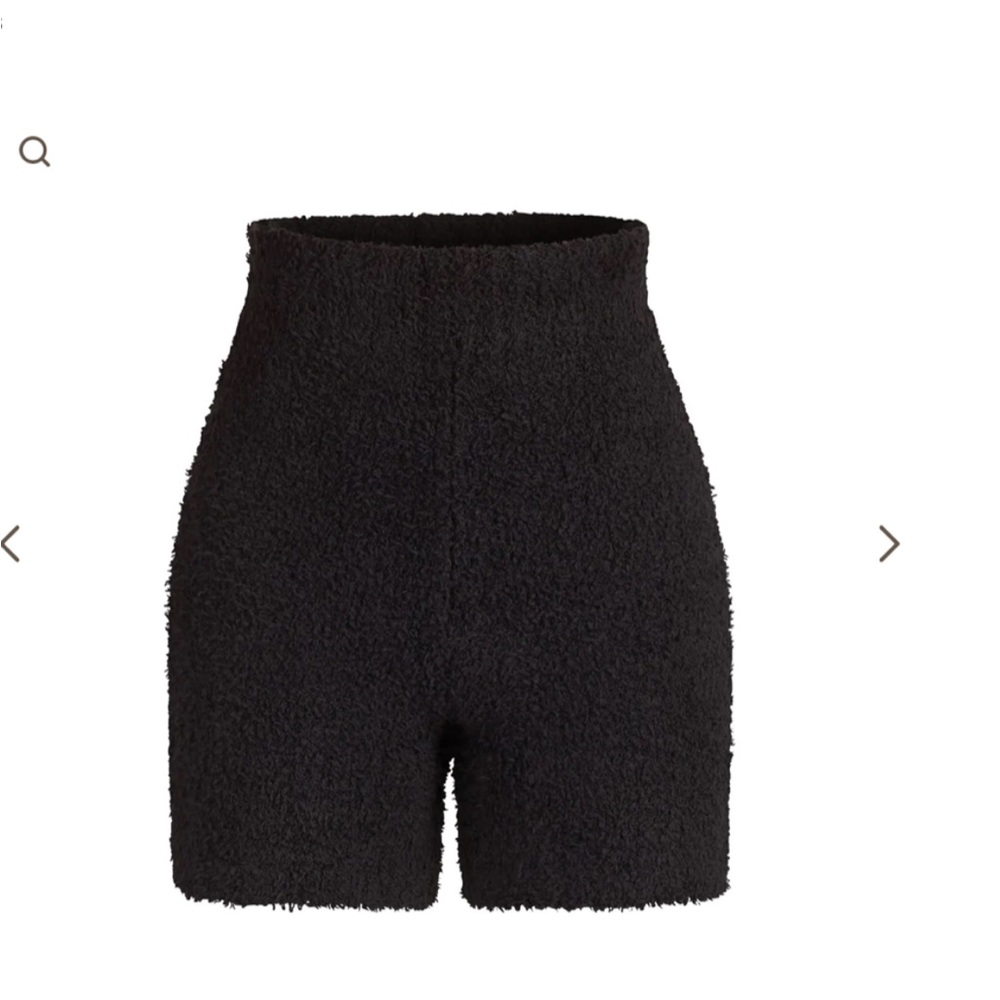 SKIMS cozy collection halter top and bike shorts - Picture 3 of 11